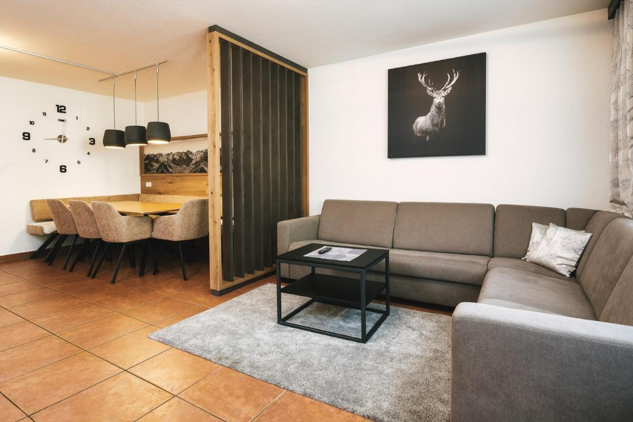 Camping Dreilaendereck Blockhuetten & Apartments Ried im Oberinntal Exterior foto