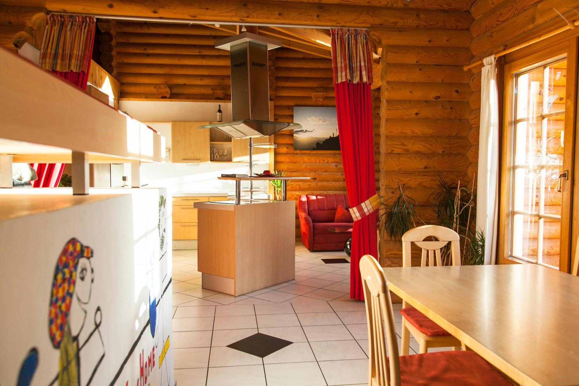 Camping Dreilaendereck Blockhuetten & Apartments Ried im Oberinntal Quarto foto