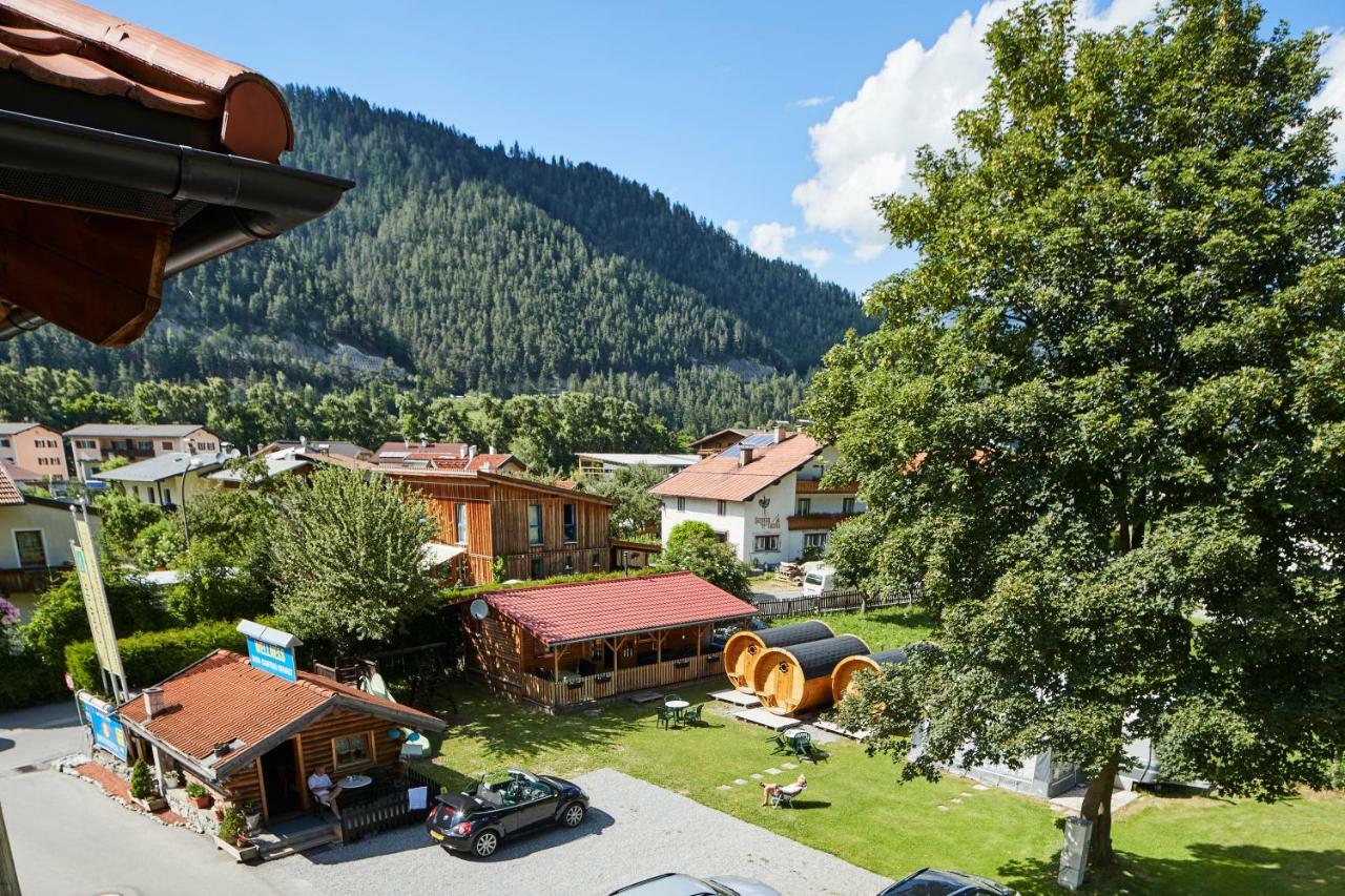 Camping Dreilaendereck Blockhuetten & Apartments Ried im Oberinntal Exterior foto